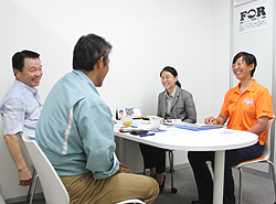 (左:岩崎恭子球団代表/右:川保麻弥監督)