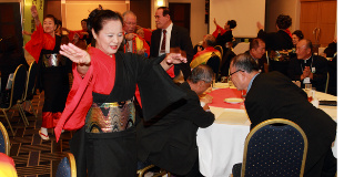 「ずんどこ節」踊り披露(下園典子理事とおはら連の皆様)