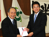 「安納芋チャリティー販売会」の売り上げを寄付金として贈呈しました