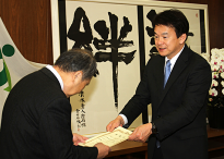 「安納芋チャリティー販売会」の売り上げを寄付金として贈呈しました