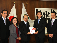 「安納芋チャリティー販売会」の売り上げを寄付金として贈呈しました